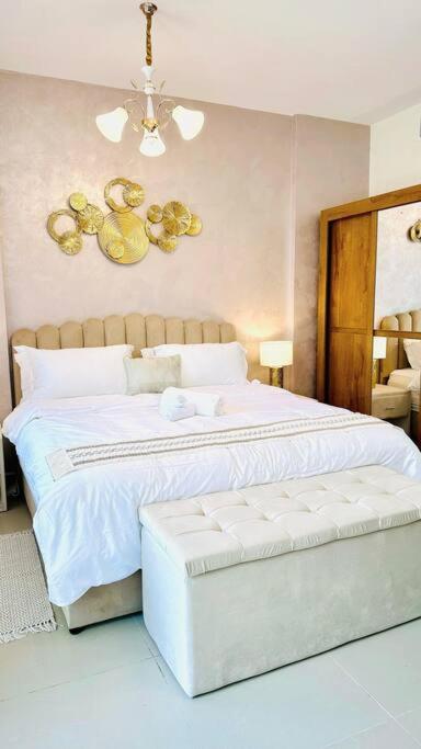 Apartment Exquisite Near Yas Island